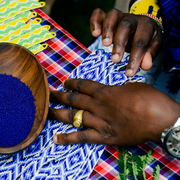 Raffia World Traveller - Navy Beaded Pendeza